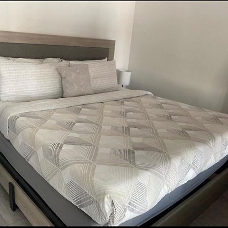 Vibrant Studio Downtown Miami Apartment ภายนอก รูปภาพ