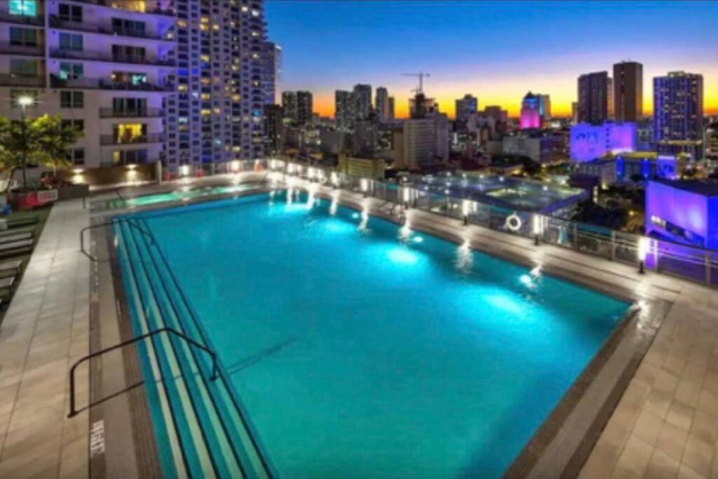 Vibrant Studio Downtown Miami Apartment ภายนอก รูปภาพ