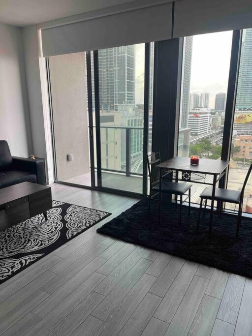 Vibrant Studio Downtown Miami Apartment ภายนอก รูปภาพ