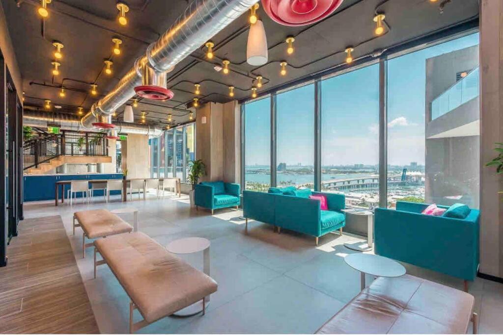 Vibrant Studio Downtown Miami Apartment ภายนอก รูปภาพ