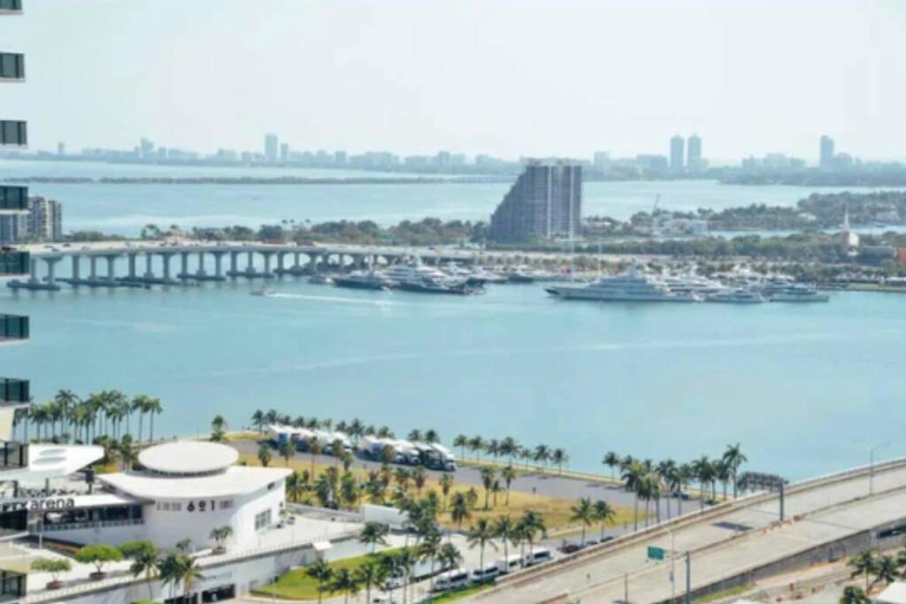 Vibrant Studio Downtown Miami Apartment ภายนอก รูปภาพ