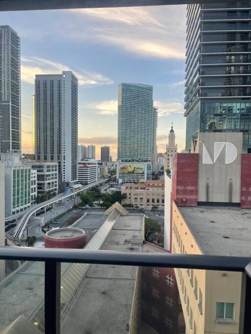 Vibrant Studio Downtown Miami Apartment ภายนอก รูปภาพ
